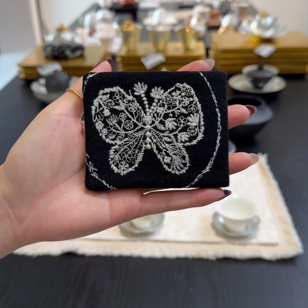 新品福利 黑蝴蝶小方巾