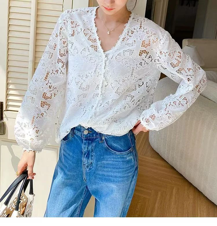 ES.南油原创2025秋季新款刺绣名媛小香风法式V领长袖女式衬衣