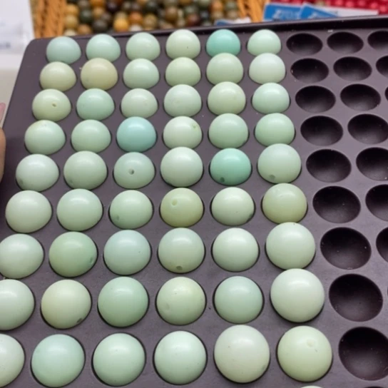 白玉菩提吊坠微瑕13天蓝圆60颗