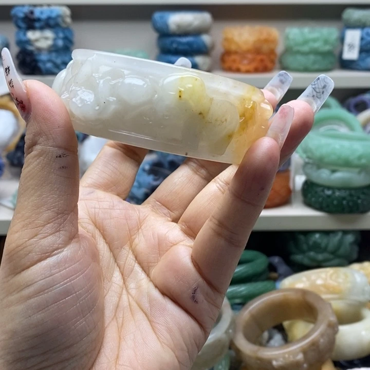 未镶嵌手镯石英岩玉