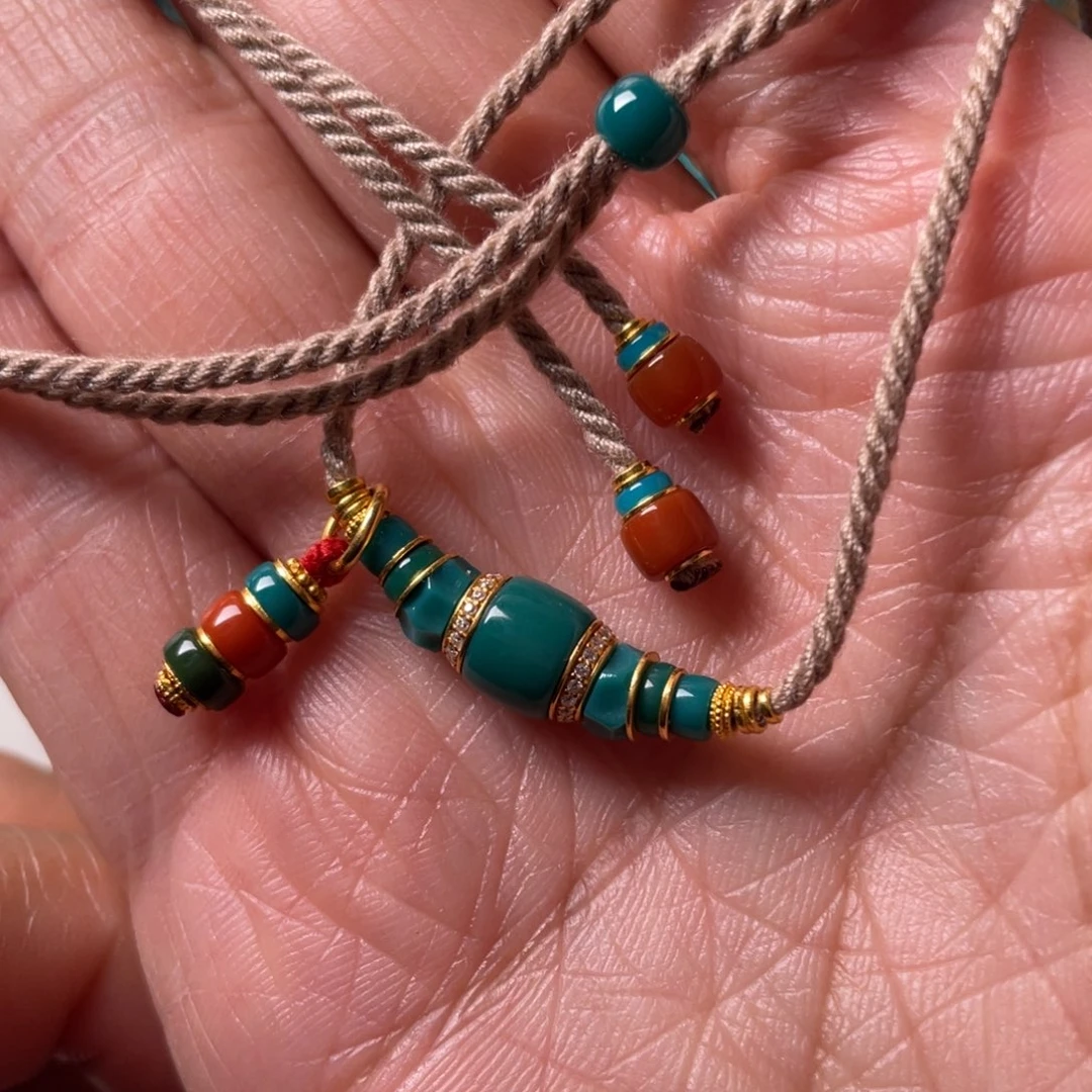 绿松石未镶嵌颈饰