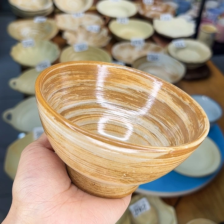 陶瓷手刷纹饭碗。饭碗。饭碗