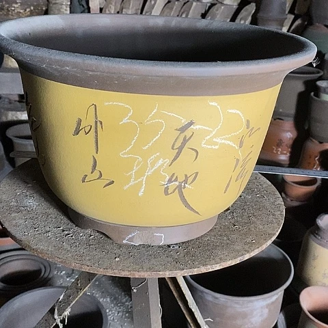 中国宜兴紫砂花盆，