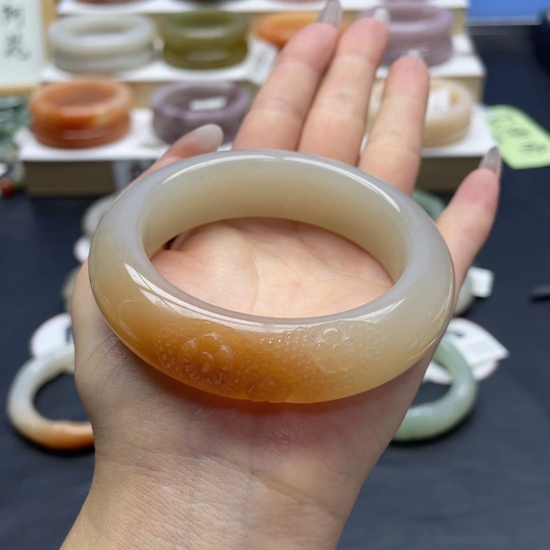 未镶嵌手镯石英岩玉秋*?