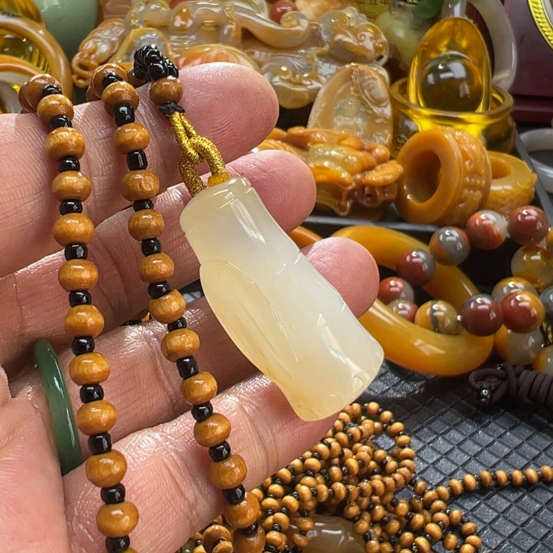 石英质玉未镶嵌颈饰