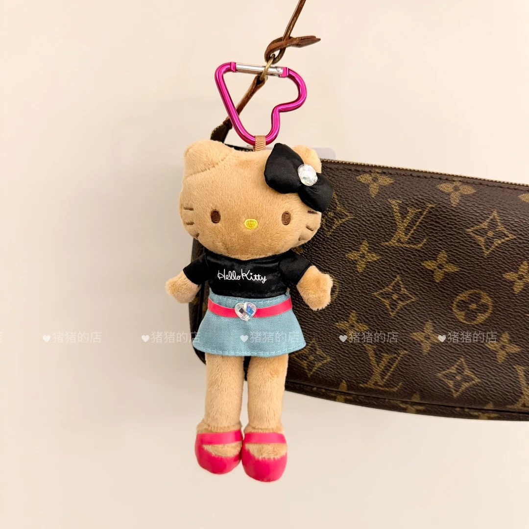【日本正品】门店限定新品三丽鸥正版黑皮牛仔裙长腿kitty挂件