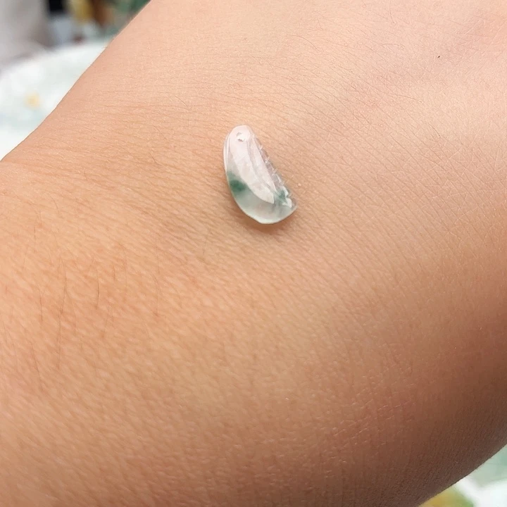 翡翠未镶嵌颈饰飘花木梳