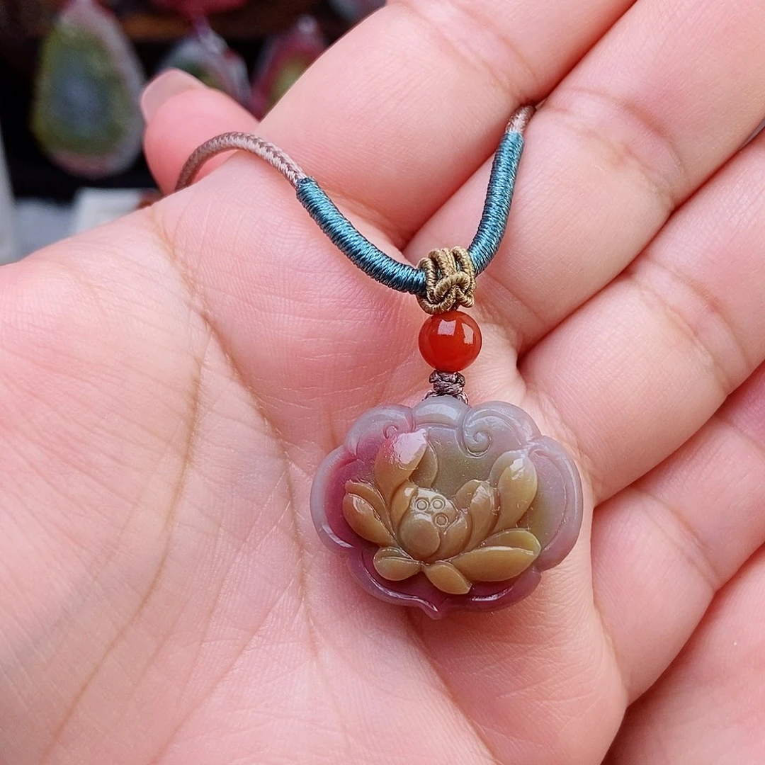 颈饰未镶嵌石英质玉（盐源）