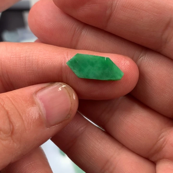 定制翡翠未镶嵌材料定制