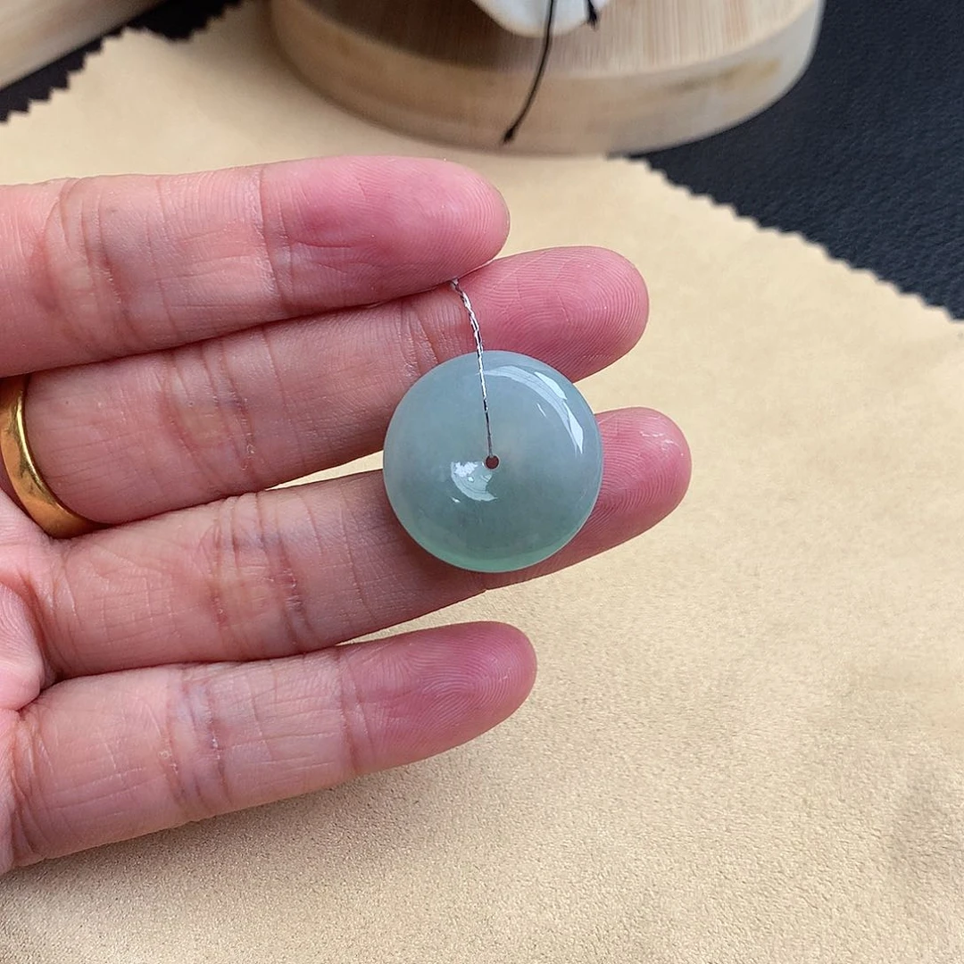 翡翠未镶嵌颈饰平安扣