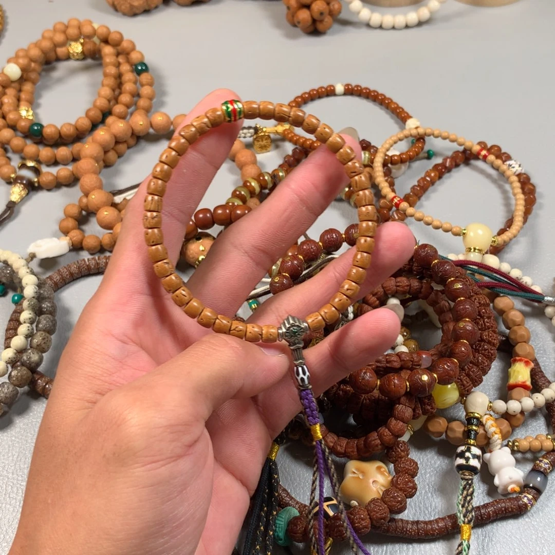 桃核吊坠。。。。。。。。。。