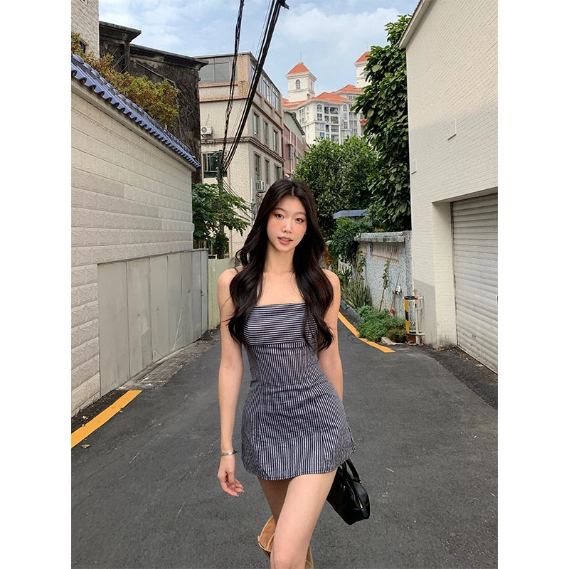 withmin凉皮 漂亮姐姐 欧若风条纹显瘦可调节吊带上衣【2522298】