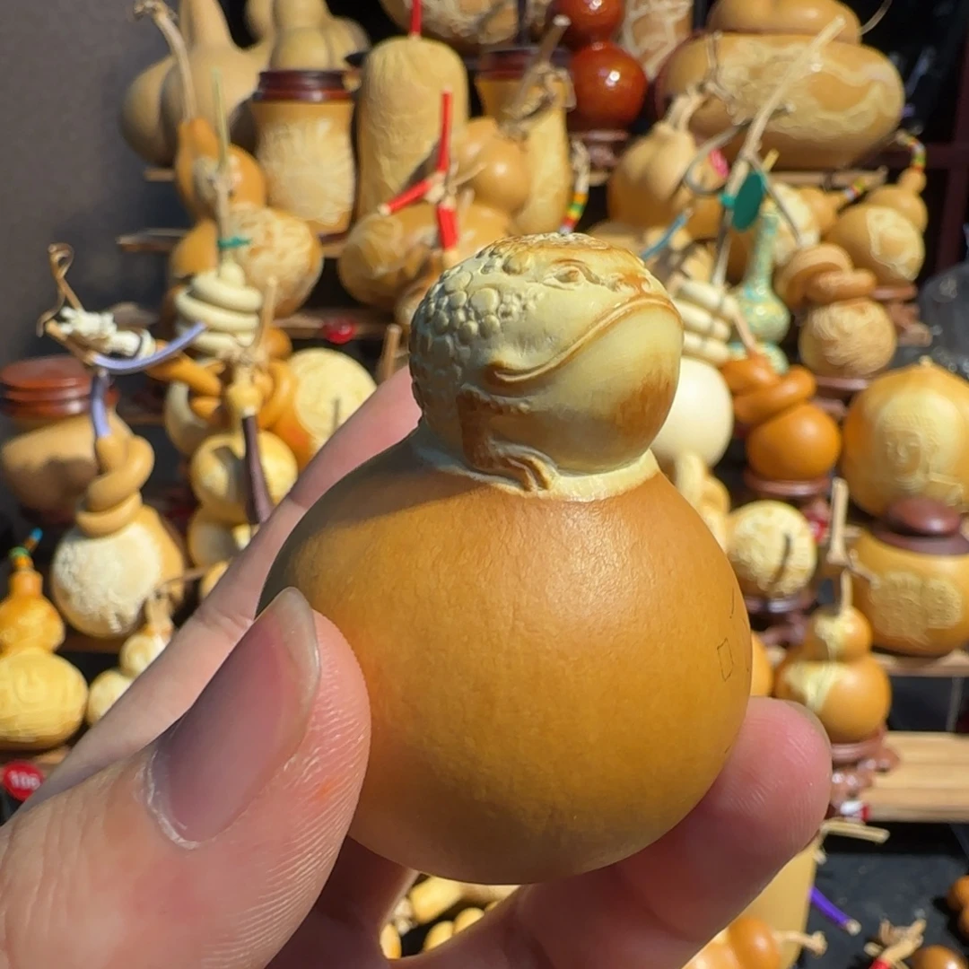 有机玻璃三足金蟾雕刻