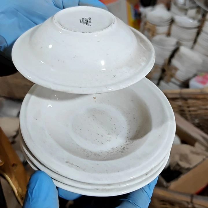 摆件盘子碗茶壶啥都有