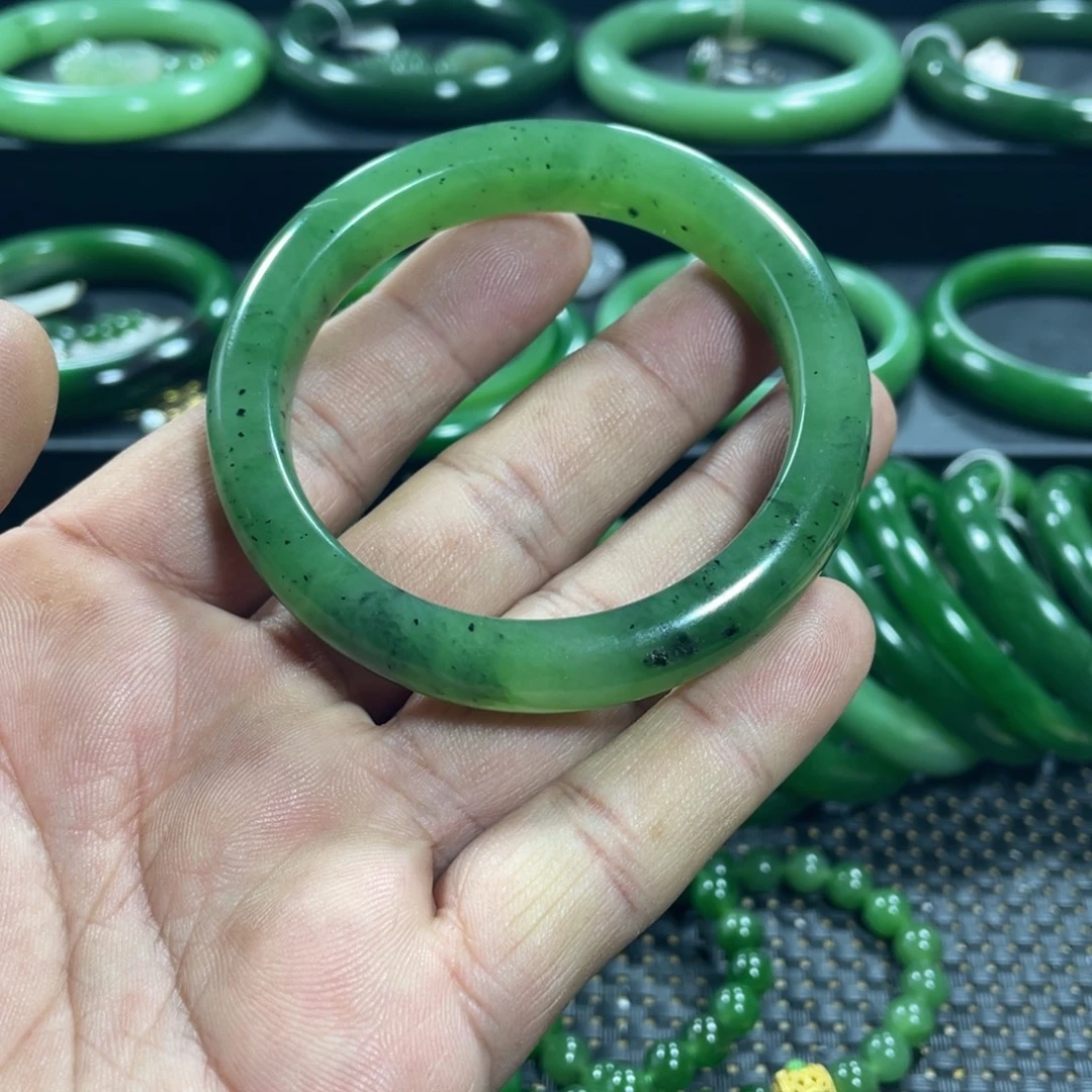 和田玉（碧玉）未镶嵌手镯