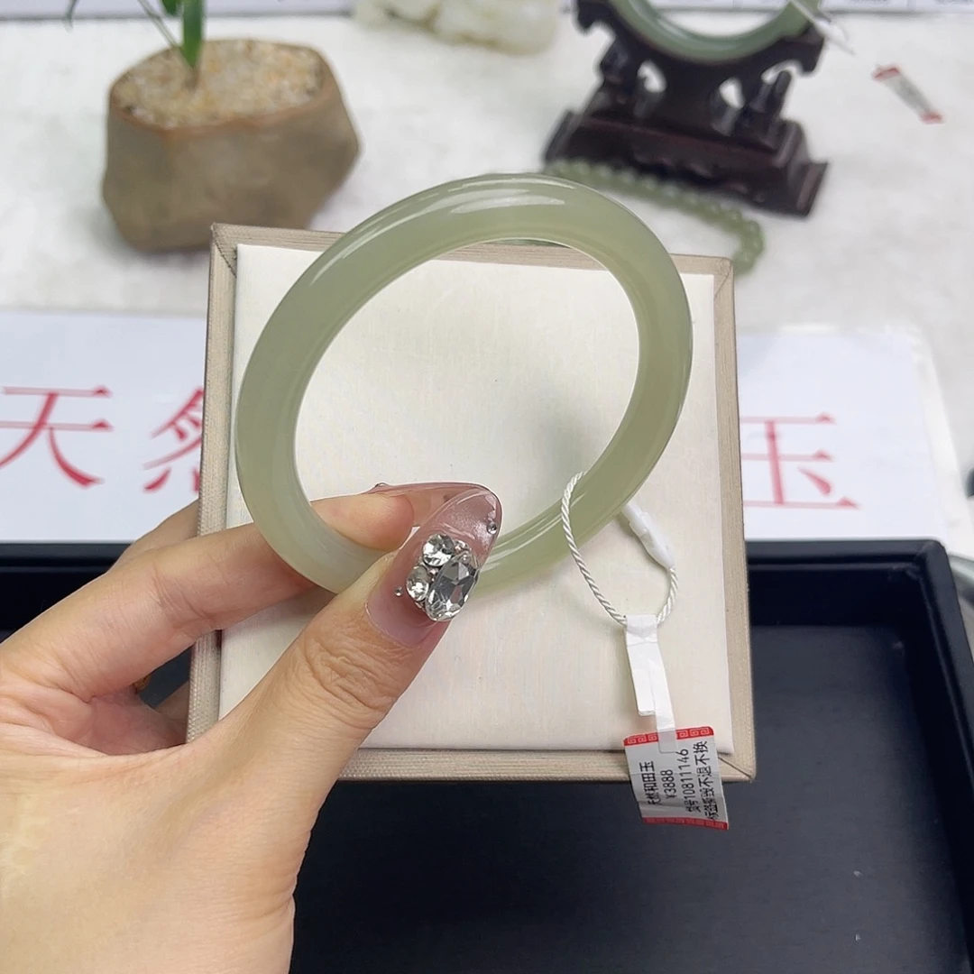 和田玉手镯未镶嵌星****