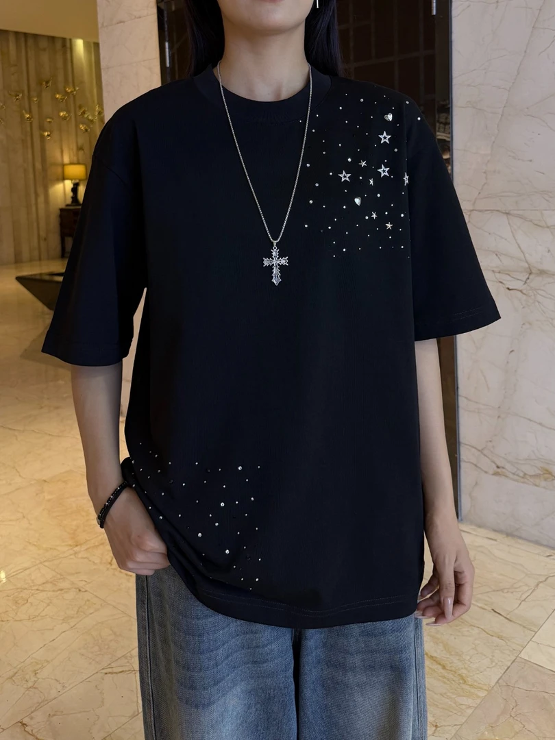 2025新款男装短袖T恤夏季上衣轻奢痞帅宽松纯棉，新满天星斜肩烫钻