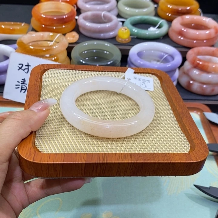 石英质玉未镶嵌手镯57