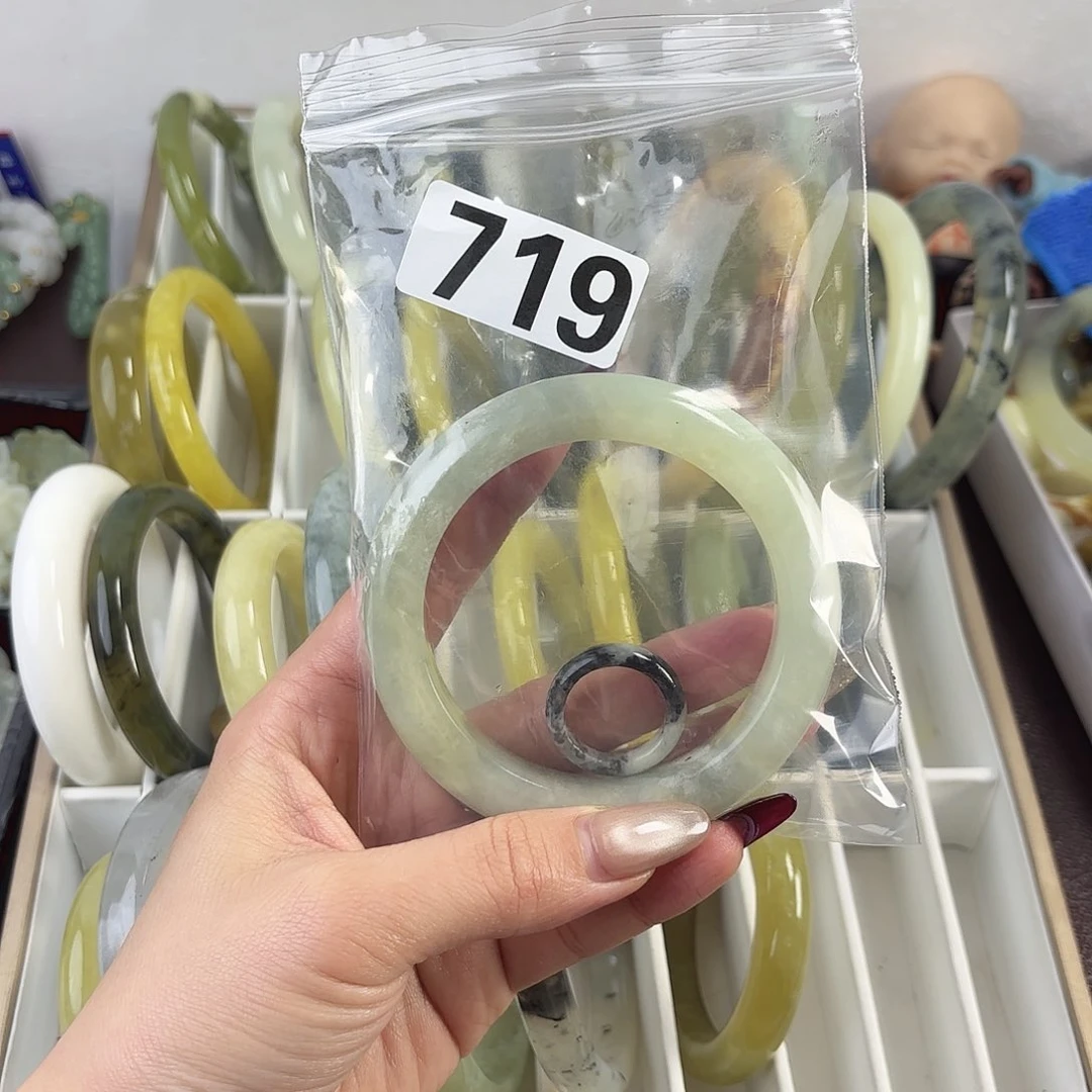 蛇纹石玉手镯未镶嵌祈**遥