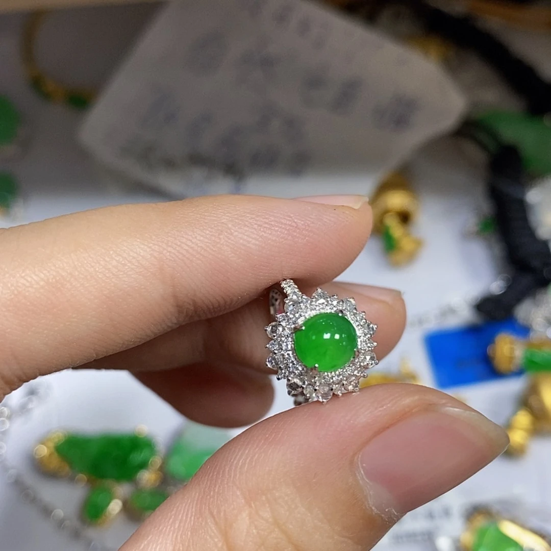 【闪购商品】18K金镶嵌戒指翡翠?****乐戒指