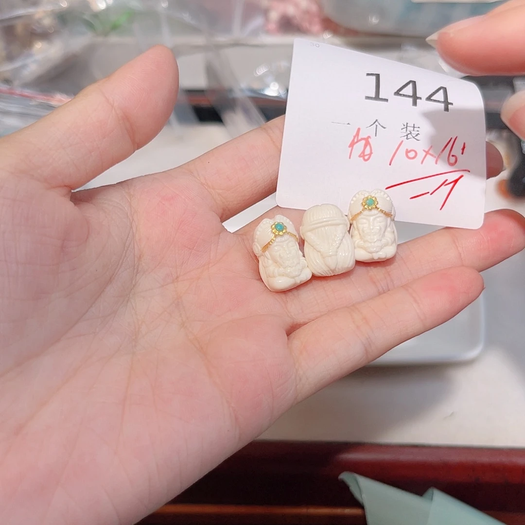 未镶嵌珠宝半成品水晶144 。