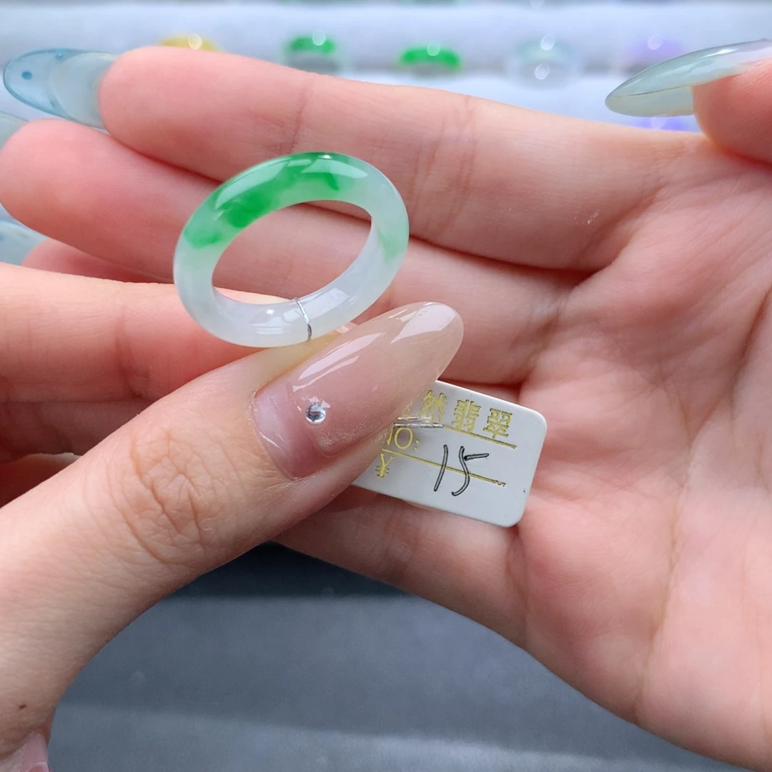 易***满未镶嵌戒指翡翠戒指