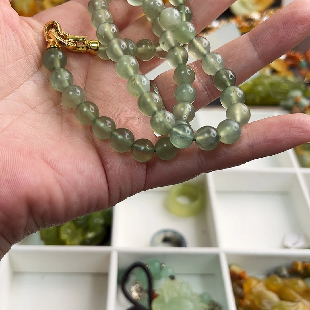 蛇纹石玉颈饰未镶嵌