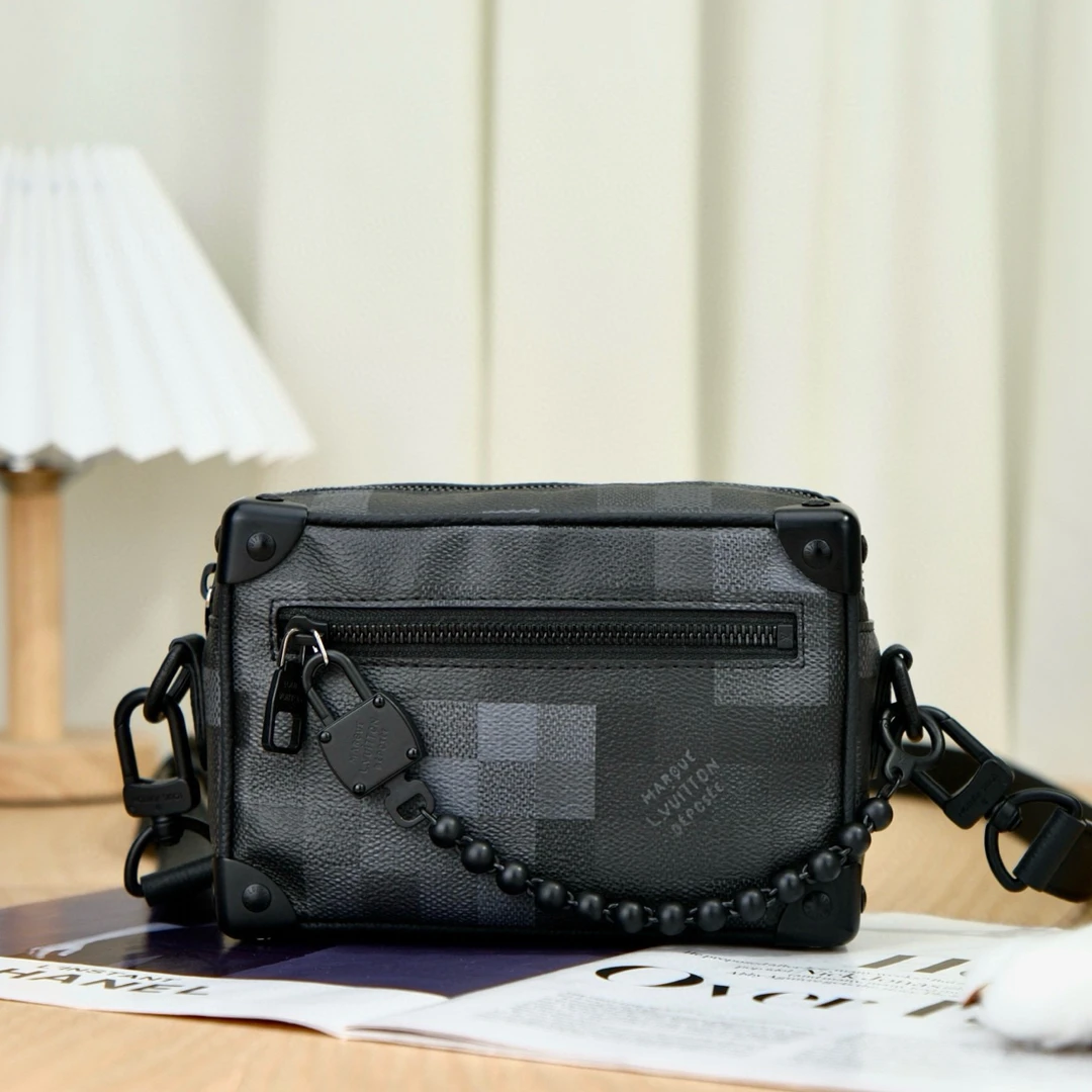 99新 LouisVuitton/路易威登 8419 LV 格子印花 黑色夹克外套