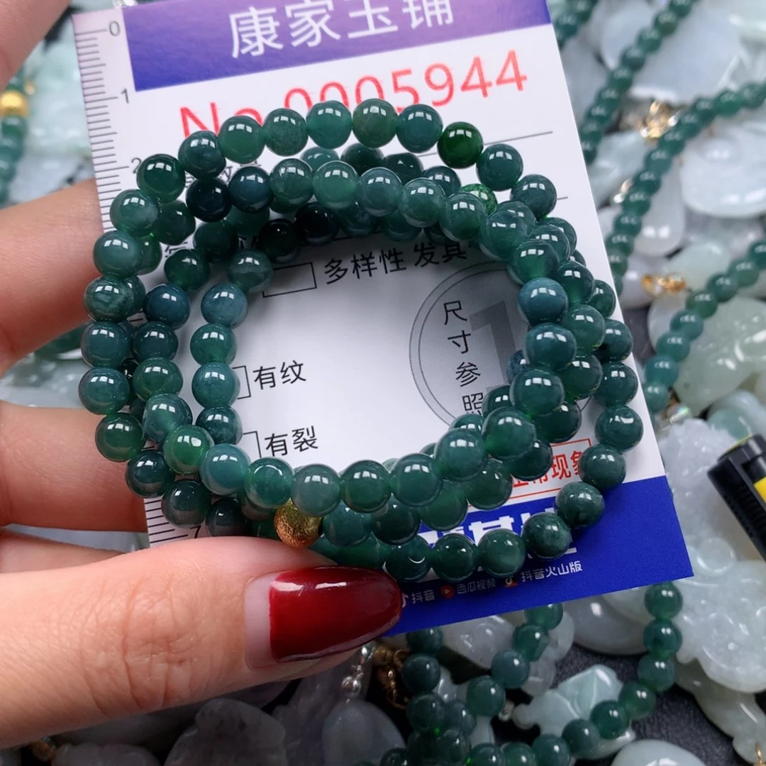 颈饰未镶嵌翡翠河*