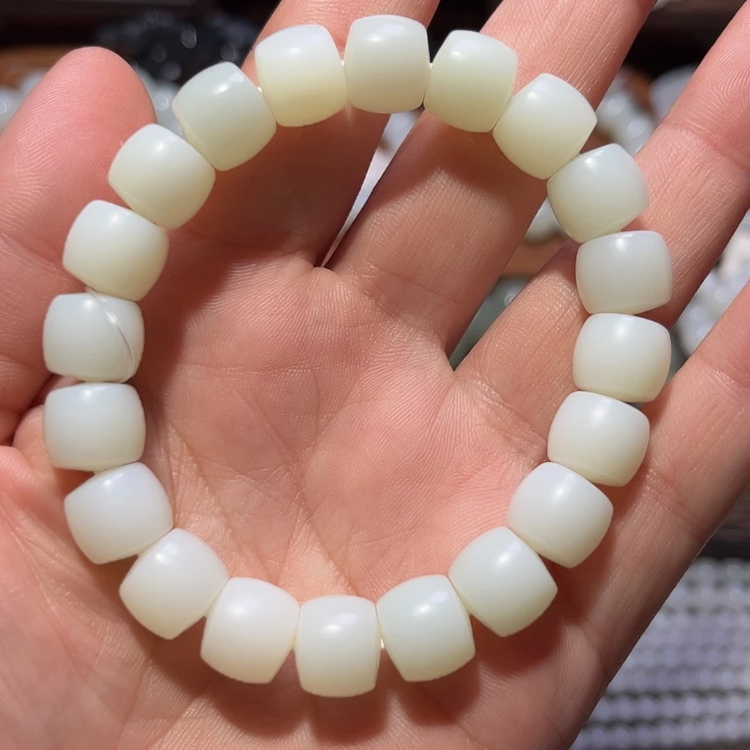 社***人和田玉未镶嵌手链