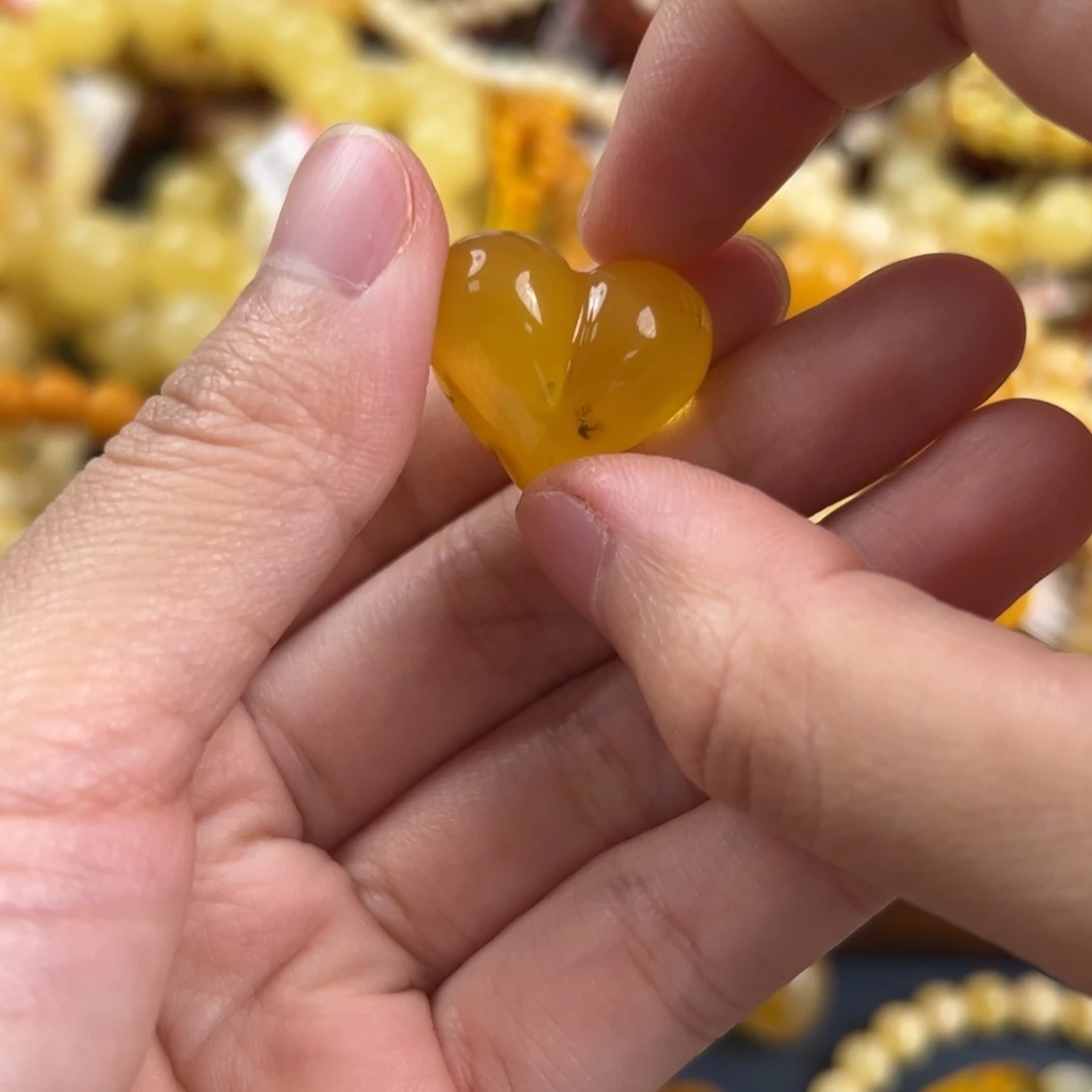 琥珀未镶嵌珠宝奇石