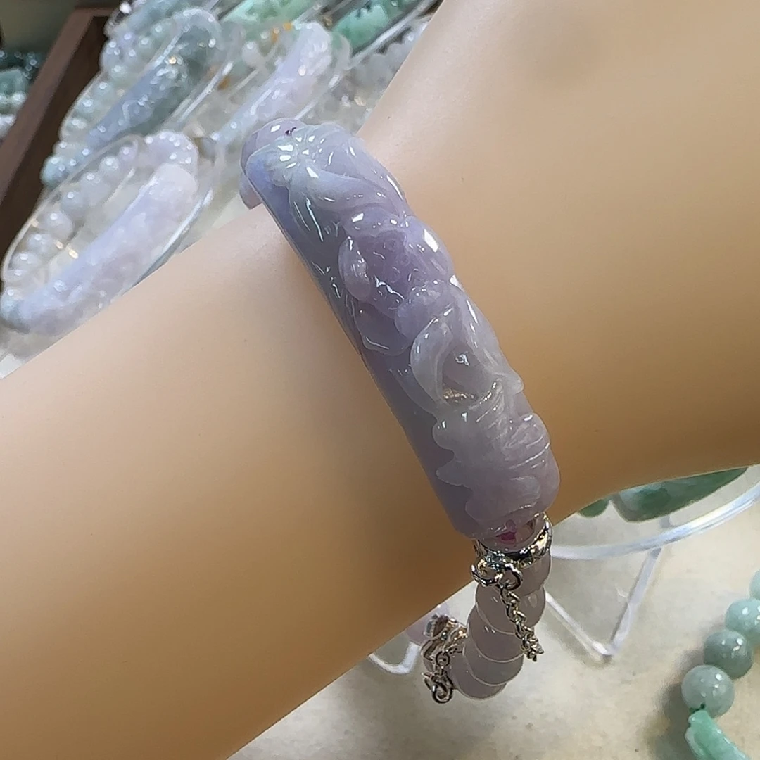 翡翠未镶嵌颈饰手牌