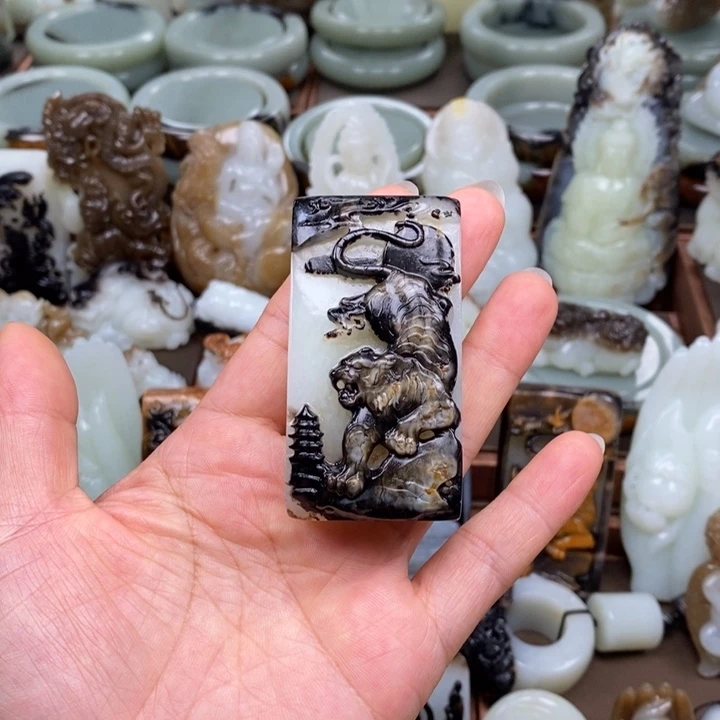 和田玉未镶嵌颈饰崔*