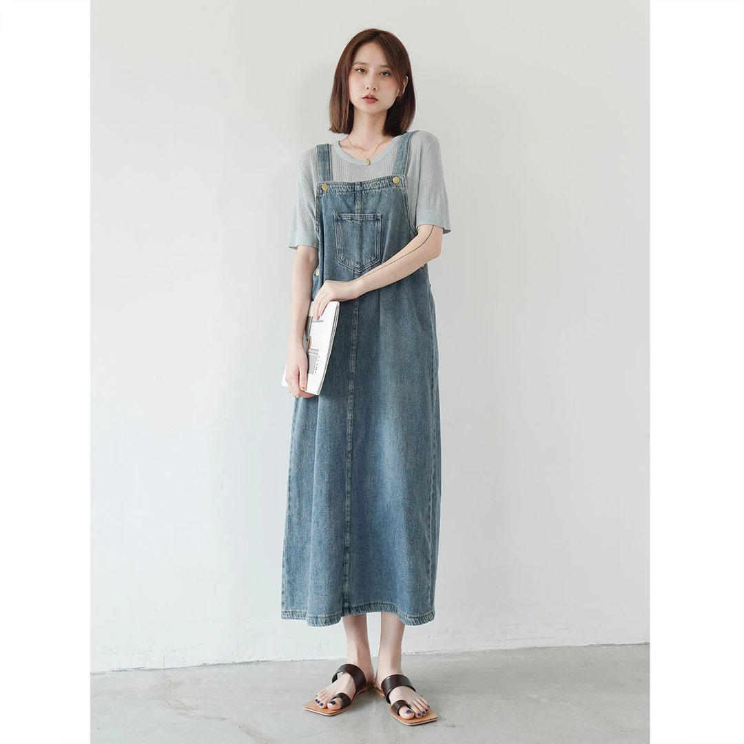 复古牛仔背带裙设计感2025新款韩版宽松吊带裙子女夏中长款连衣裙