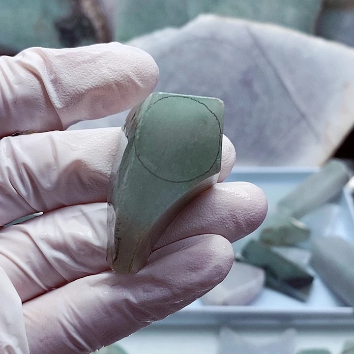 翡翠颈饰未镶嵌缅甸翡翠A货边角