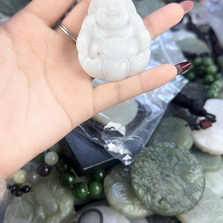 颈饰未镶嵌和田玉
