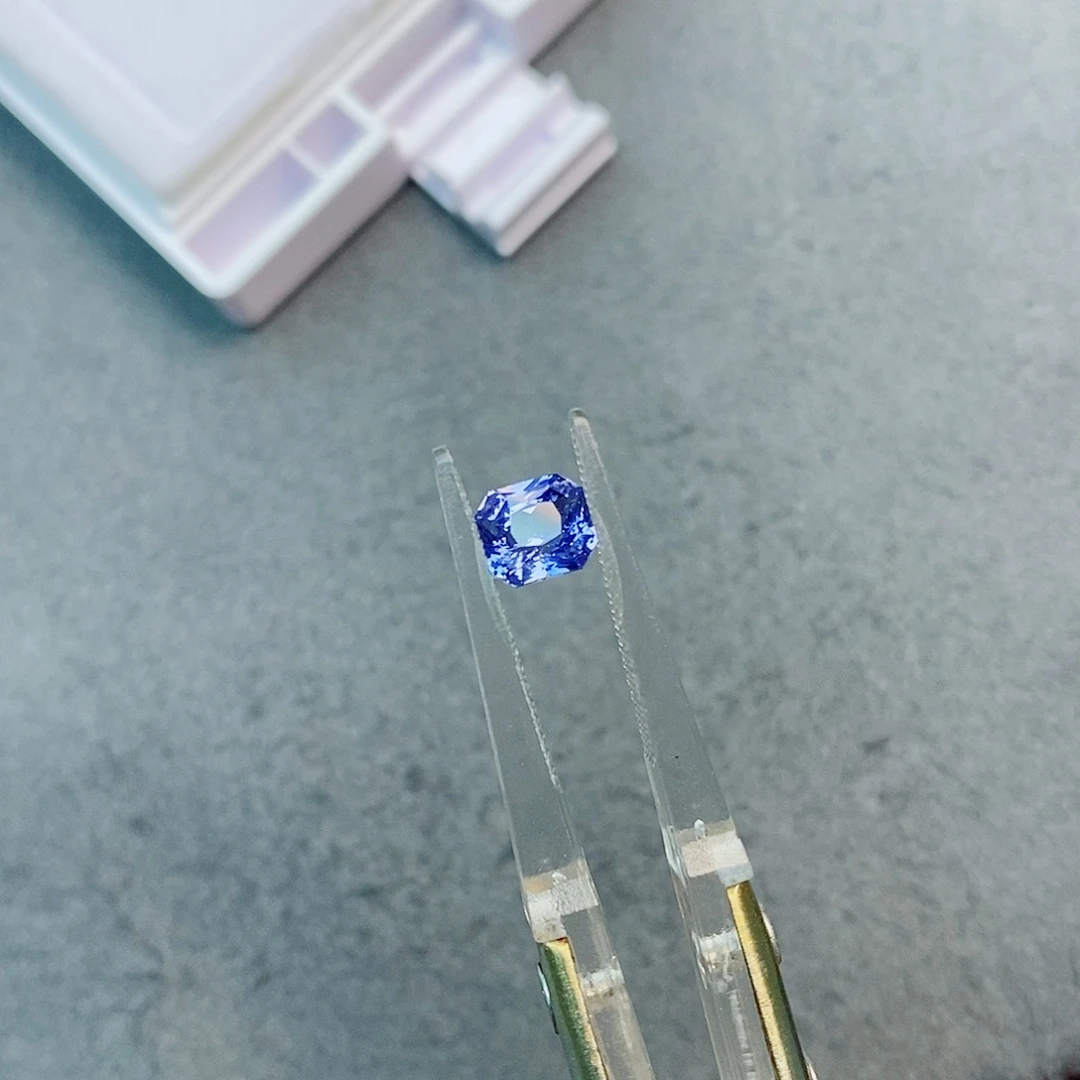 蓝宝石裸石1.06ct 无烧矢车菊