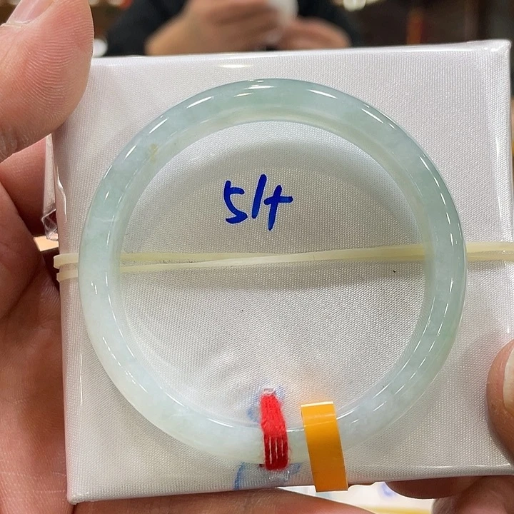 翡翠手镯未镶嵌翡翠