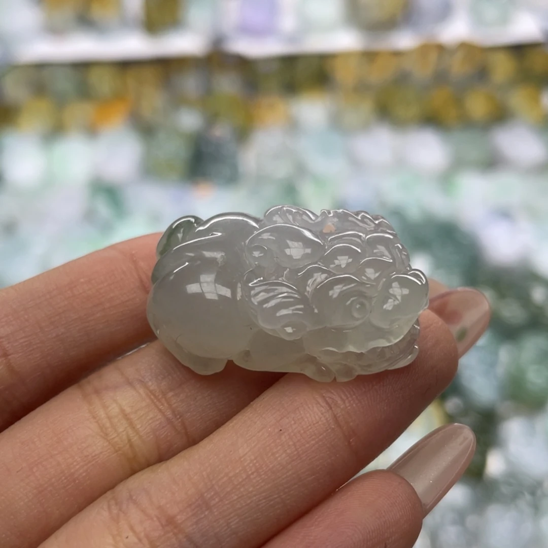 翡翠未镶嵌颈饰貔貅