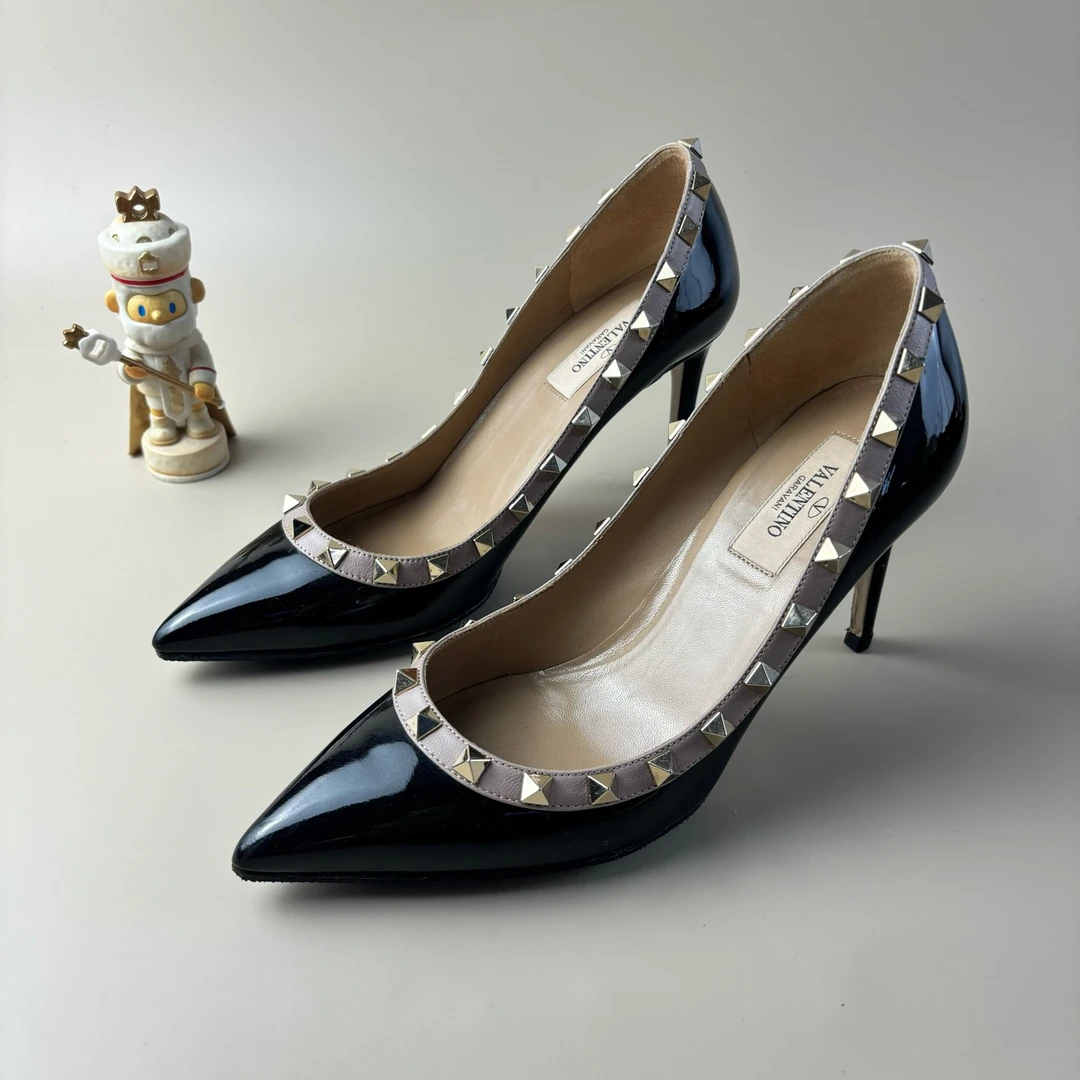 99新 Valentino/华伦天奴 黑金铆钉高跟鞋 37码YLP2974