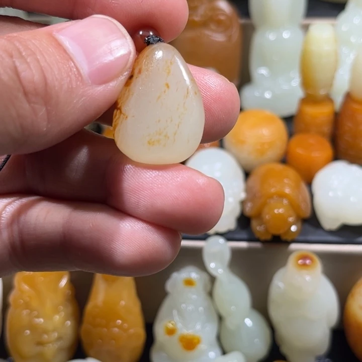 金***轩和田玉未镶嵌颈饰