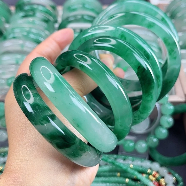 未镶嵌手镯石英质玉
