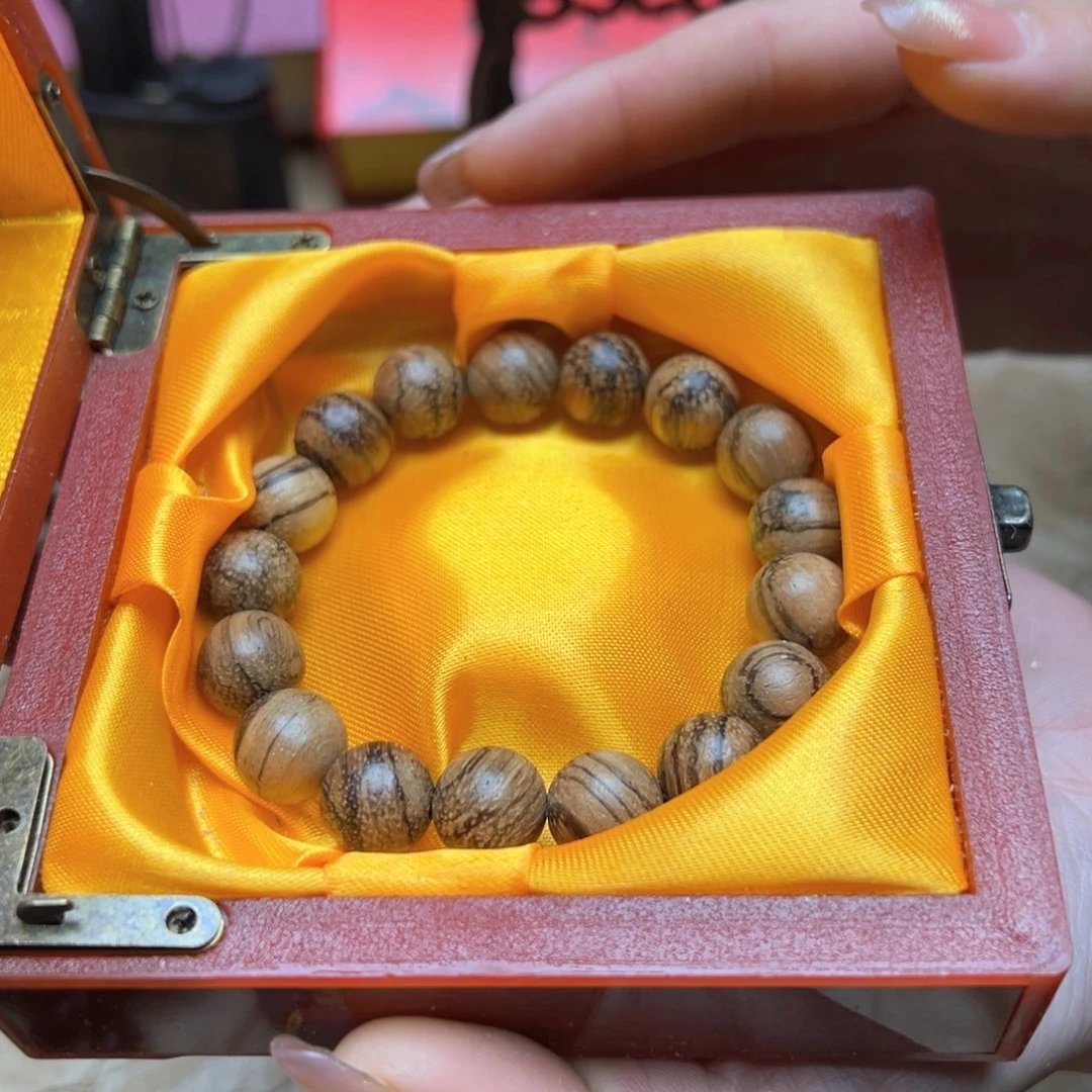 大叶紫檀（黑酸枝木类）