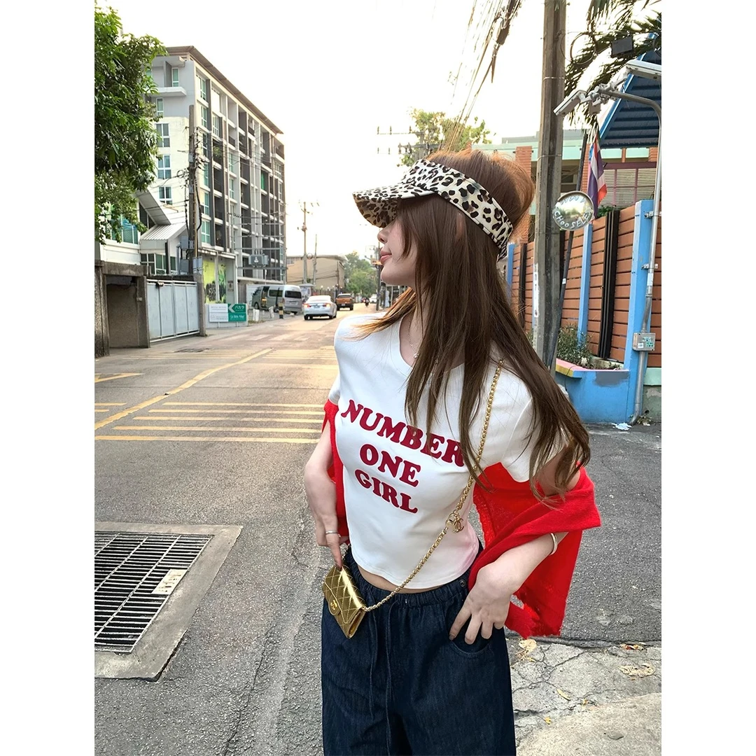 字母印花圆领短袖T恤女夏季修身韩系甜美设计感白色显瘦百搭上衣