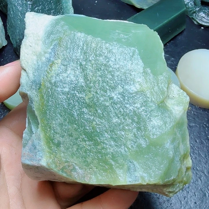 和田玉（糖玉）未镶嵌珠宝奇石羽***将