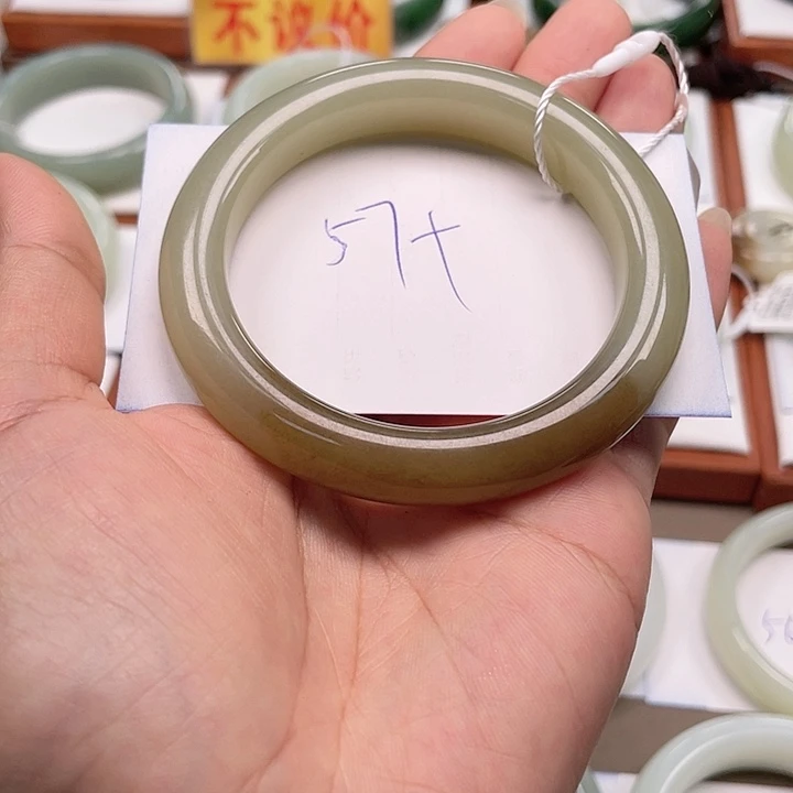 未镶嵌手镯和田玉