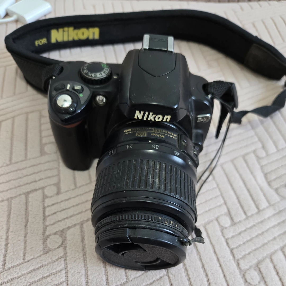 8新 Nikon/尼康 D40带18-55DX镜头，功能正常，配件电池内存读卡器