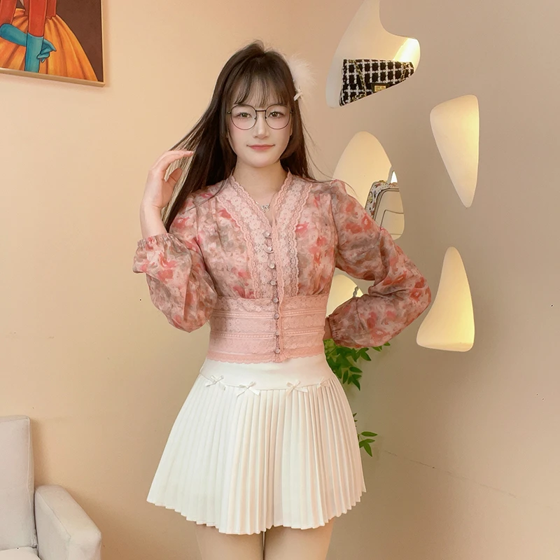 法式浪漫蕾丝拼接V领碎花衬衫女春秋纯欲气质掐腰显瘦绝美短上衣