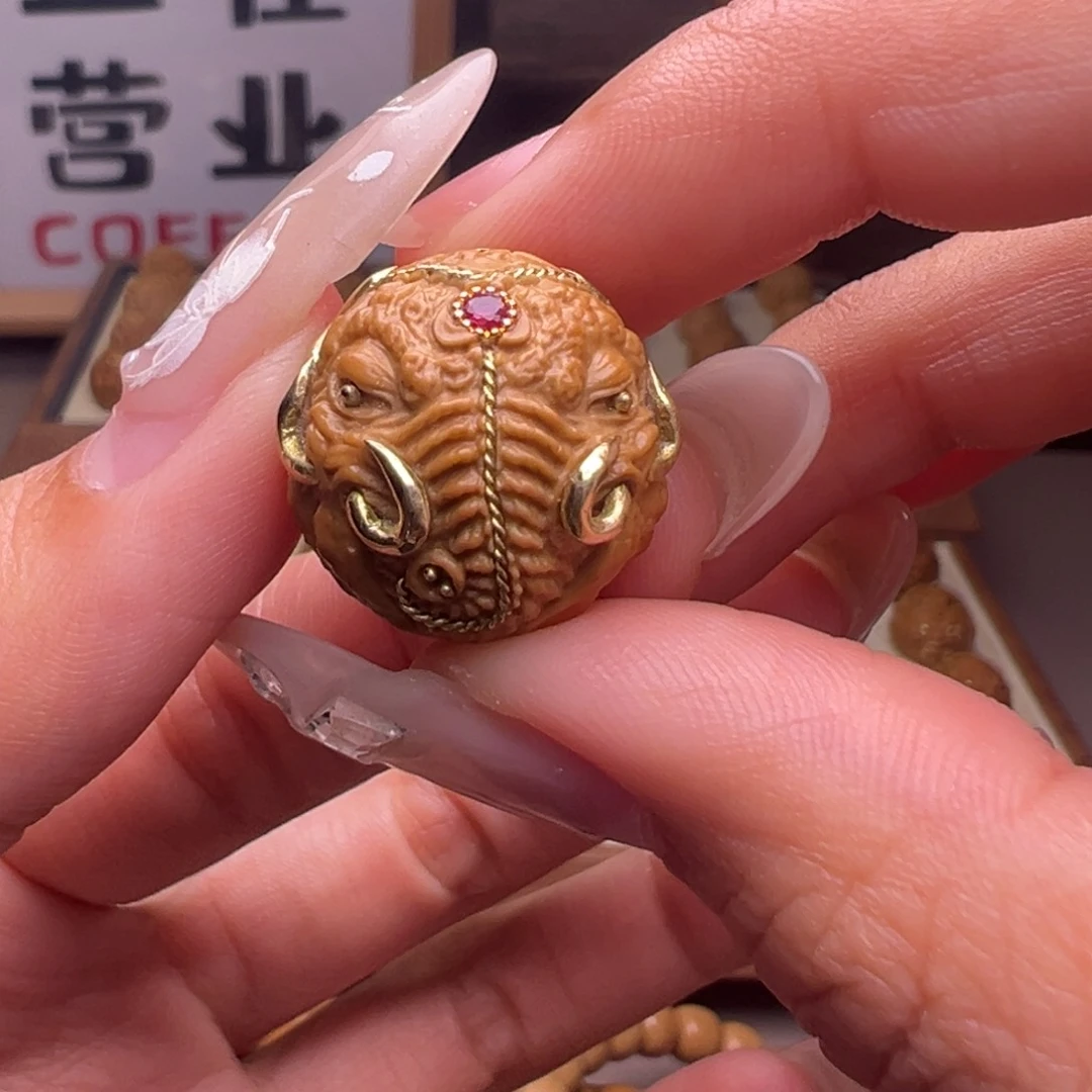 文玩核桃把件镶嵌款象神18左右尺寸全品有正常封口线