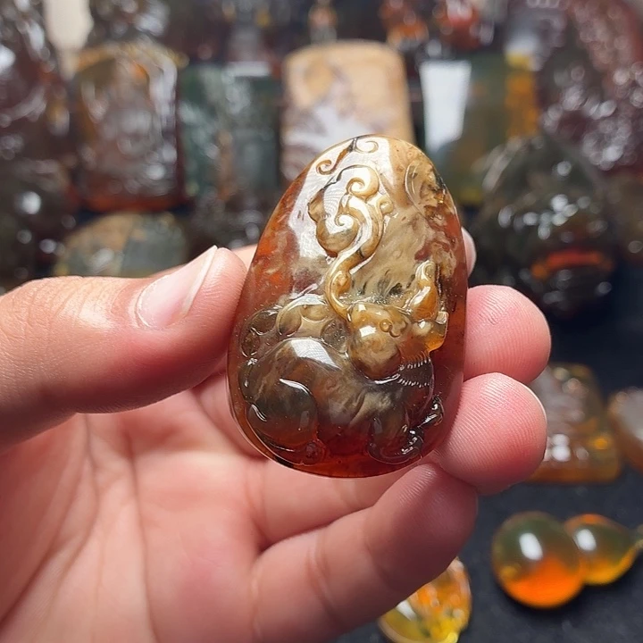 琥珀未镶嵌颈饰121